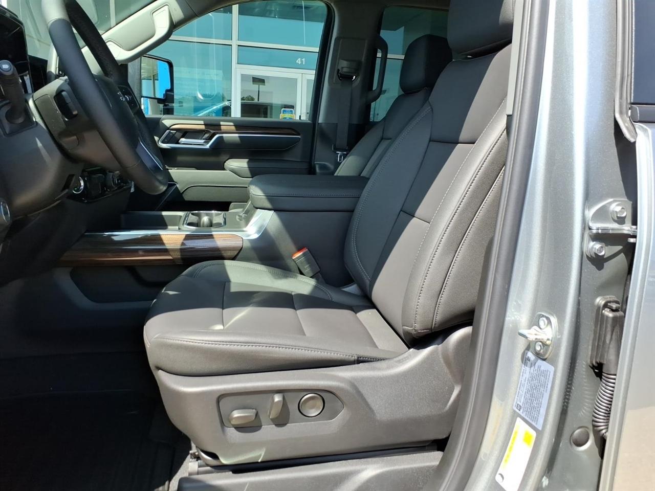 Chevrolet Silverado 2500HD 4WD Crew Cab 159" LT 2026