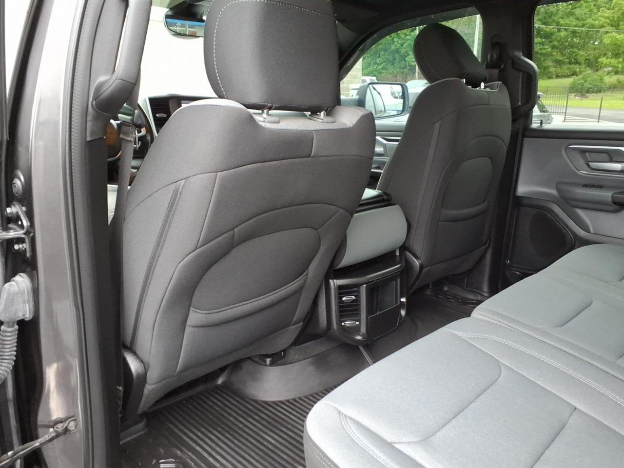 RAM 1500 Big Horn 4x4 Crew Cab 5'7" Box 2022