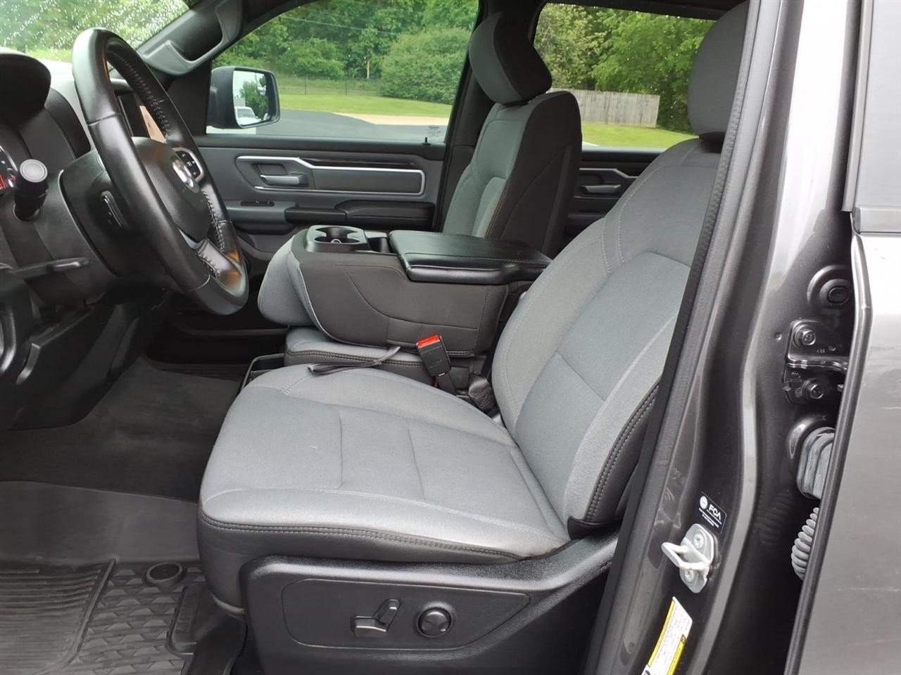RAM 1500 Big Horn 4x4 Crew Cab 5'7" Box 2022