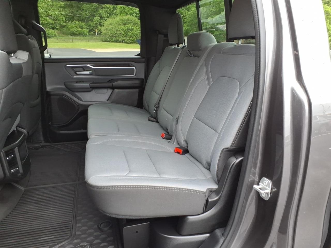 RAM 1500 Big Horn 4x4 Crew Cab 5'7" Box 2022
