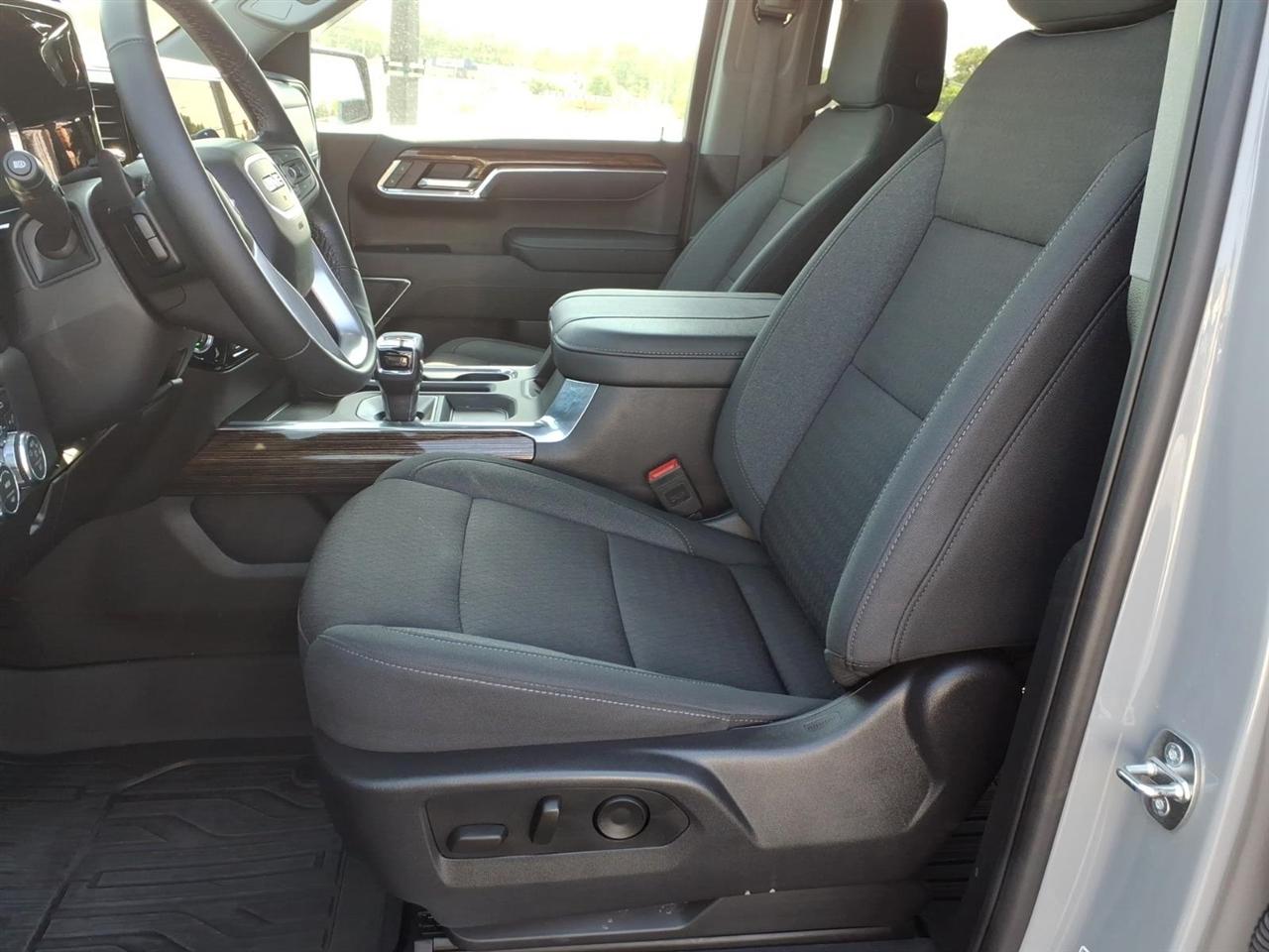 GMC Sierra 1500 4WD Crew Cab 147" Elevation w/3SB 2024