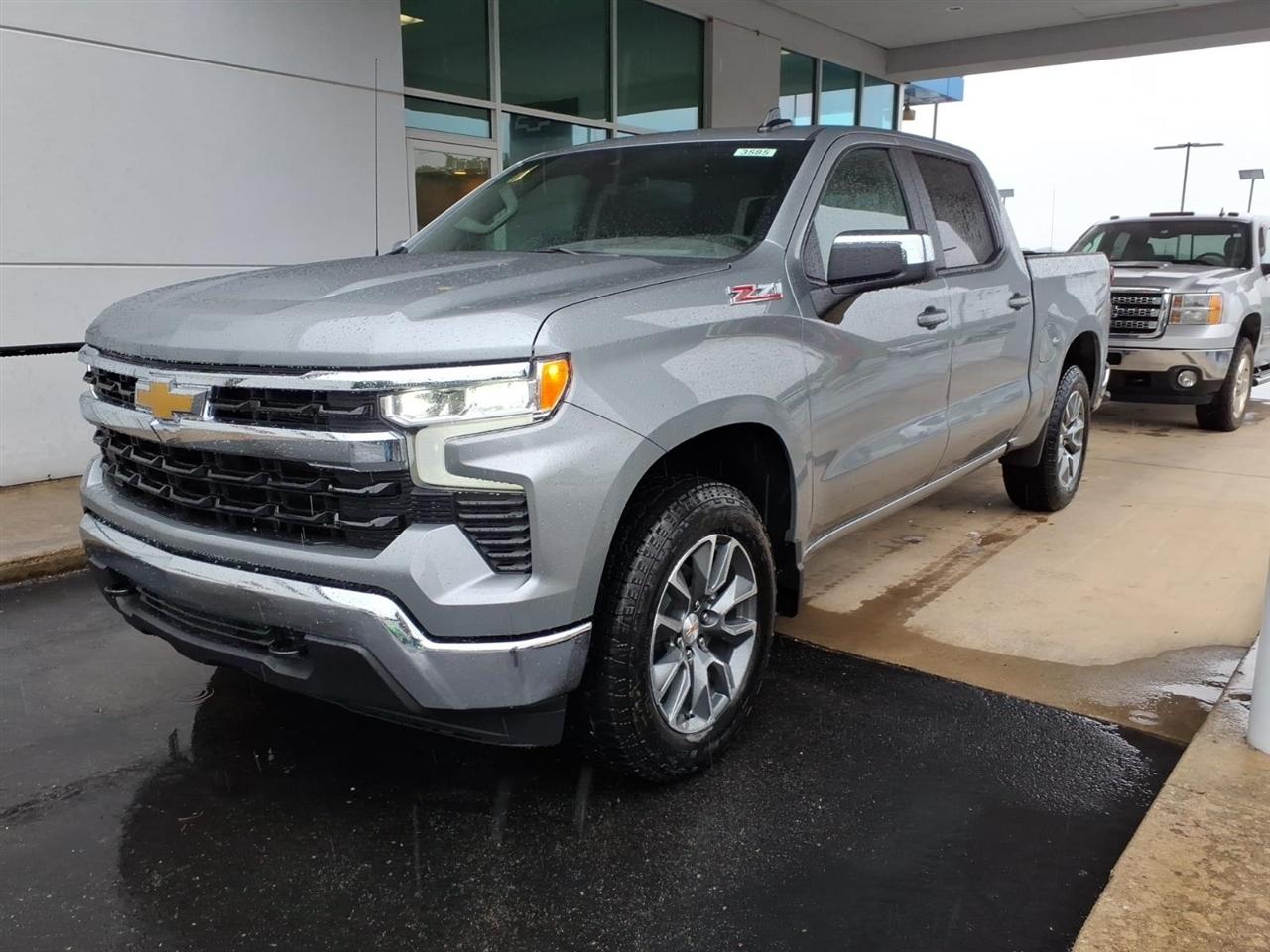 Chevrolet Silverado 1500 4WD Crew Cab 147" LT w/1LT 2026