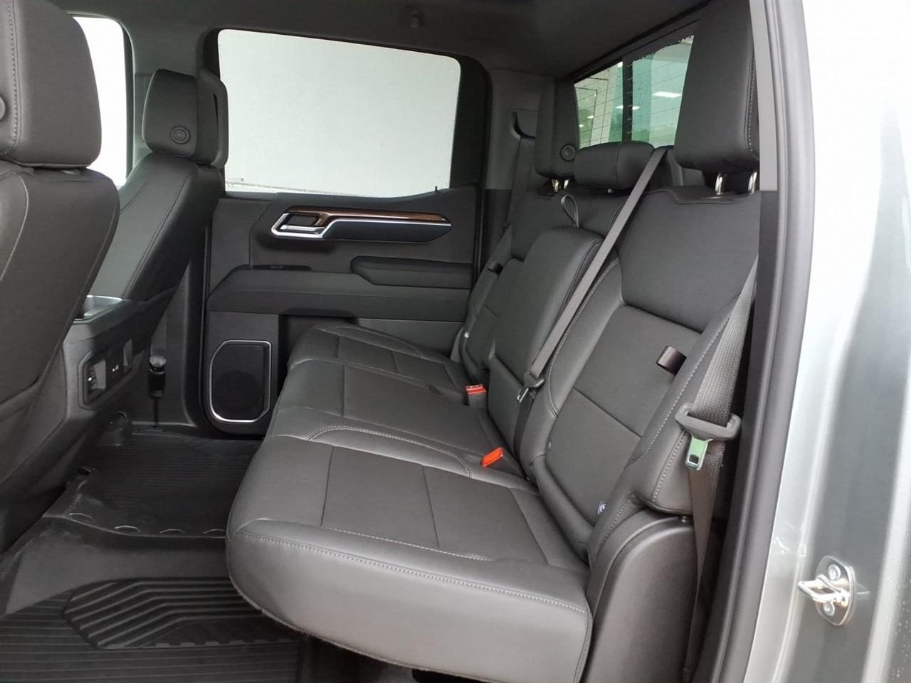 Chevrolet Silverado 1500 4WD Crew Cab 147" LT w/1LT 2026