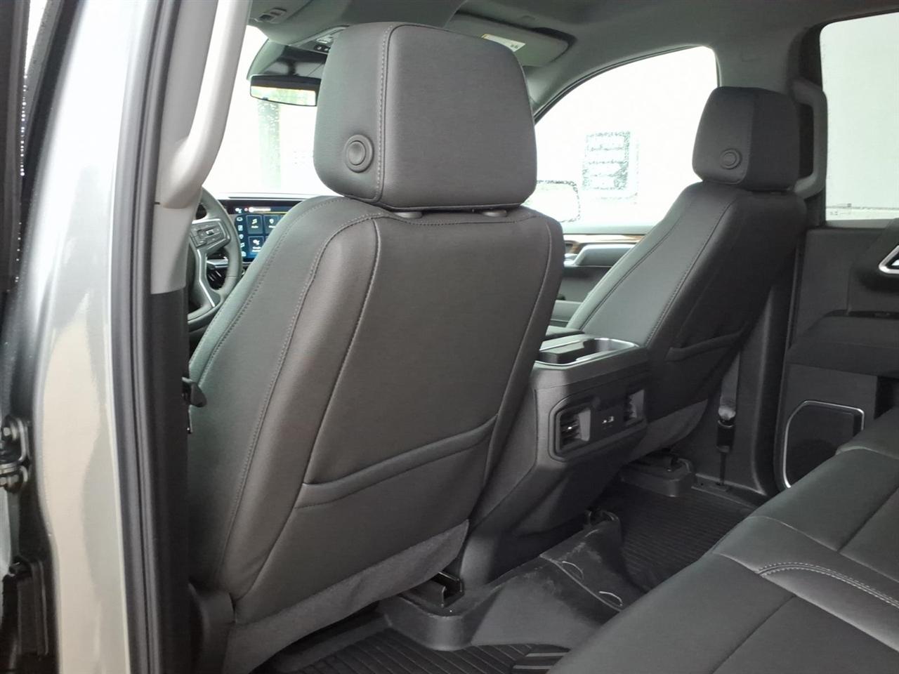 Chevrolet Silverado 1500 4WD Crew Cab 147" LT w/1LT 2026