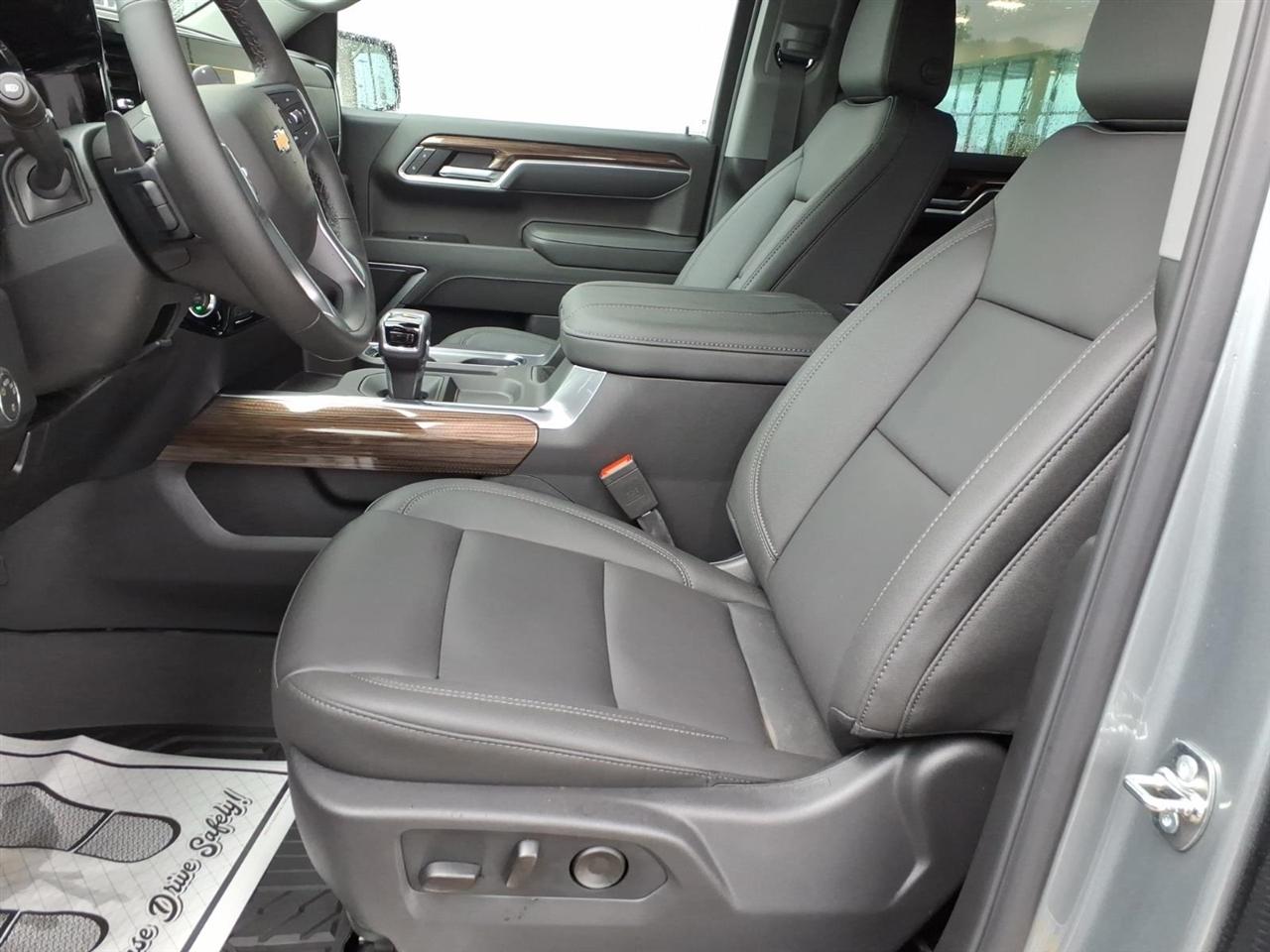 Chevrolet Silverado 1500 4WD Crew Cab 147" LT w/1LT 2026