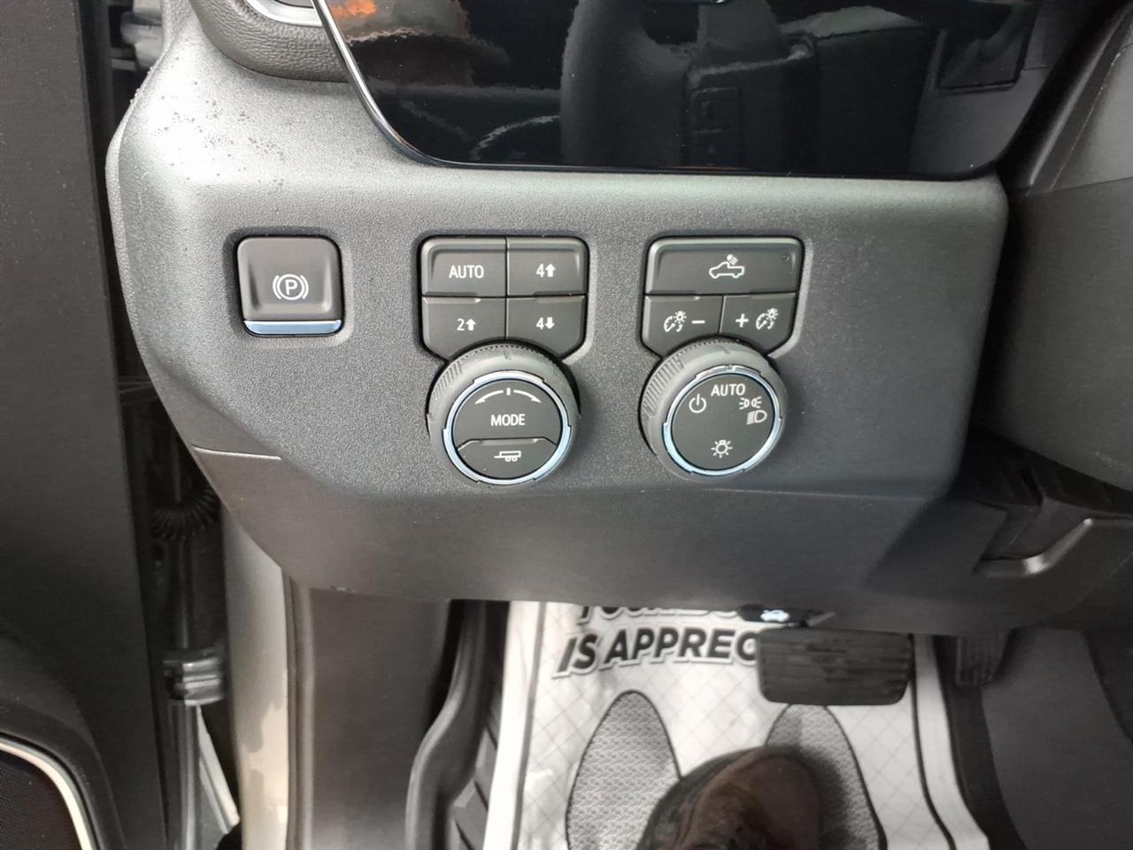Chevrolet Silverado 1500 4WD Crew Cab 147" LT w/1LT 2026