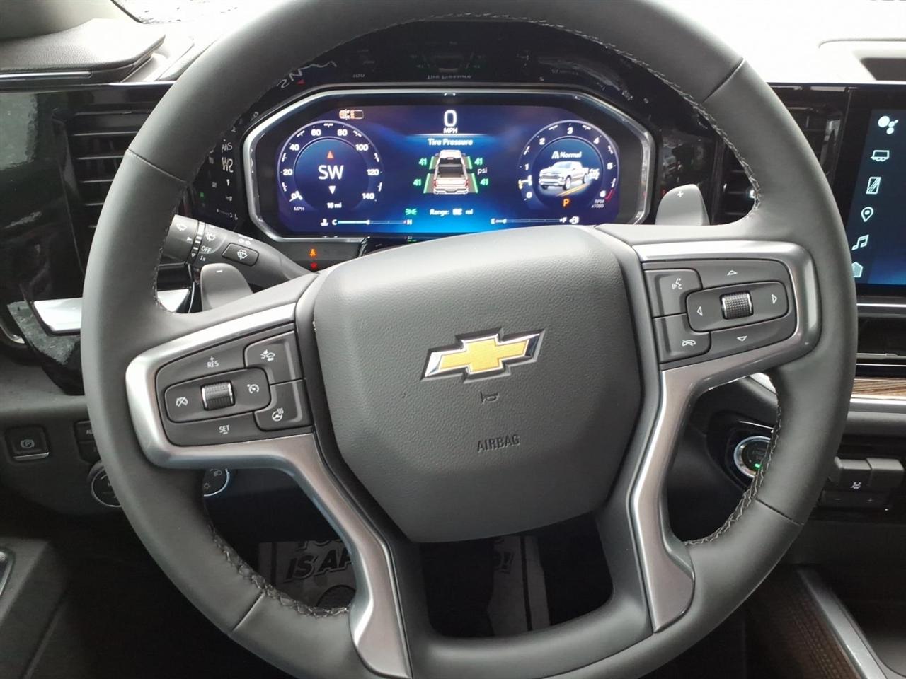 Chevrolet Silverado 1500 4WD Crew Cab 147" LT w/1LT 2026
