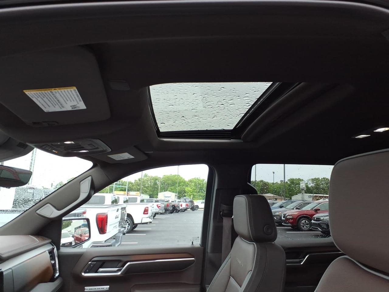 GMC Sierra 1500 4WD Crew Cab 147" Denali 2024