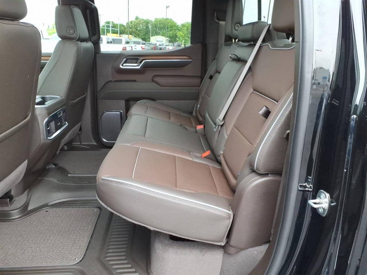 GMC Sierra 1500 4WD Crew Cab 147" Denali 2024