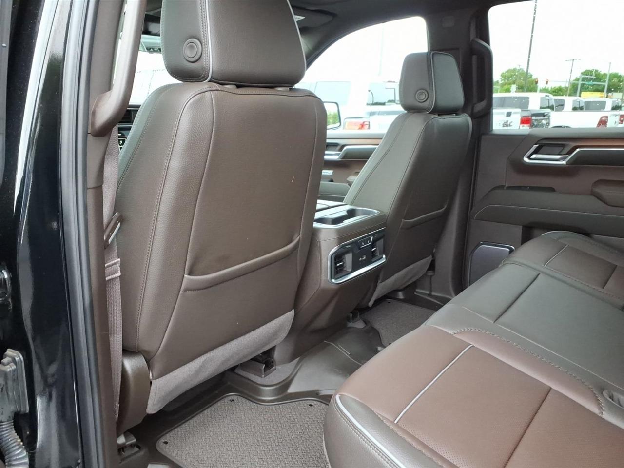 GMC Sierra 1500 4WD Crew Cab 147" Denali 2024