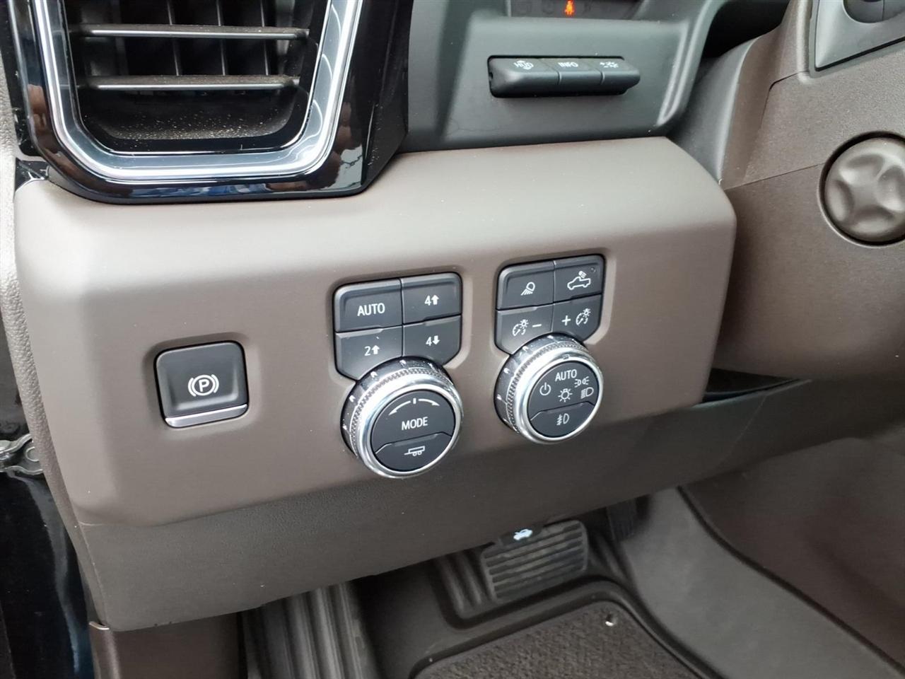 GMC Sierra 1500 4WD Crew Cab 147" Denali 2024