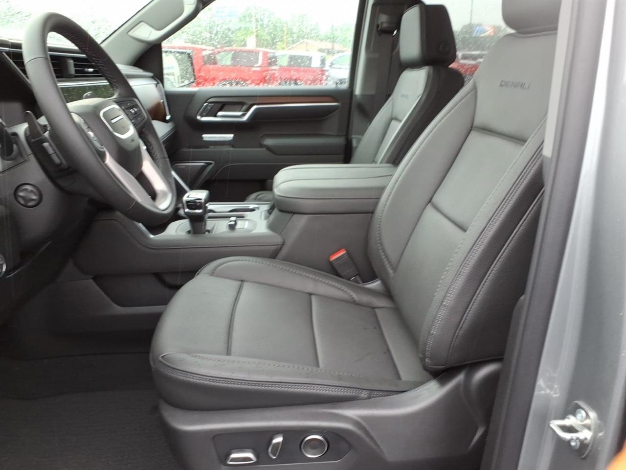 GMC Sierra 1500 4WD Crew Cab 147" Denali 2026