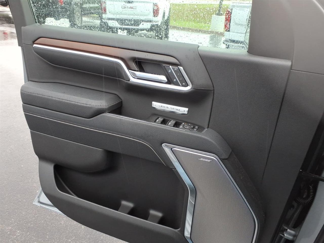 GMC Sierra 1500 4WD Crew Cab 147" Denali 2026
