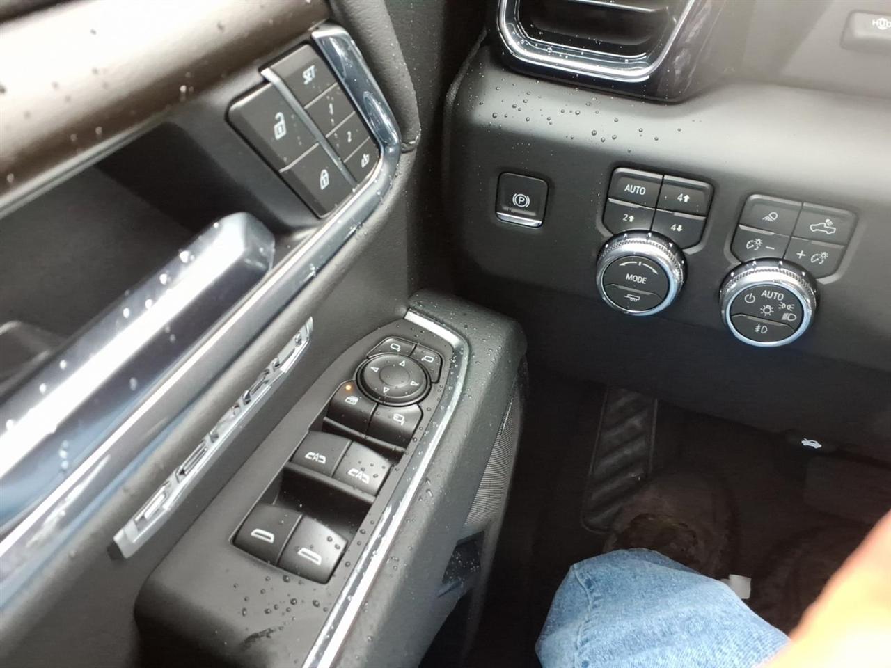 GMC Sierra 1500 4WD Crew Cab 147" Denali 2026