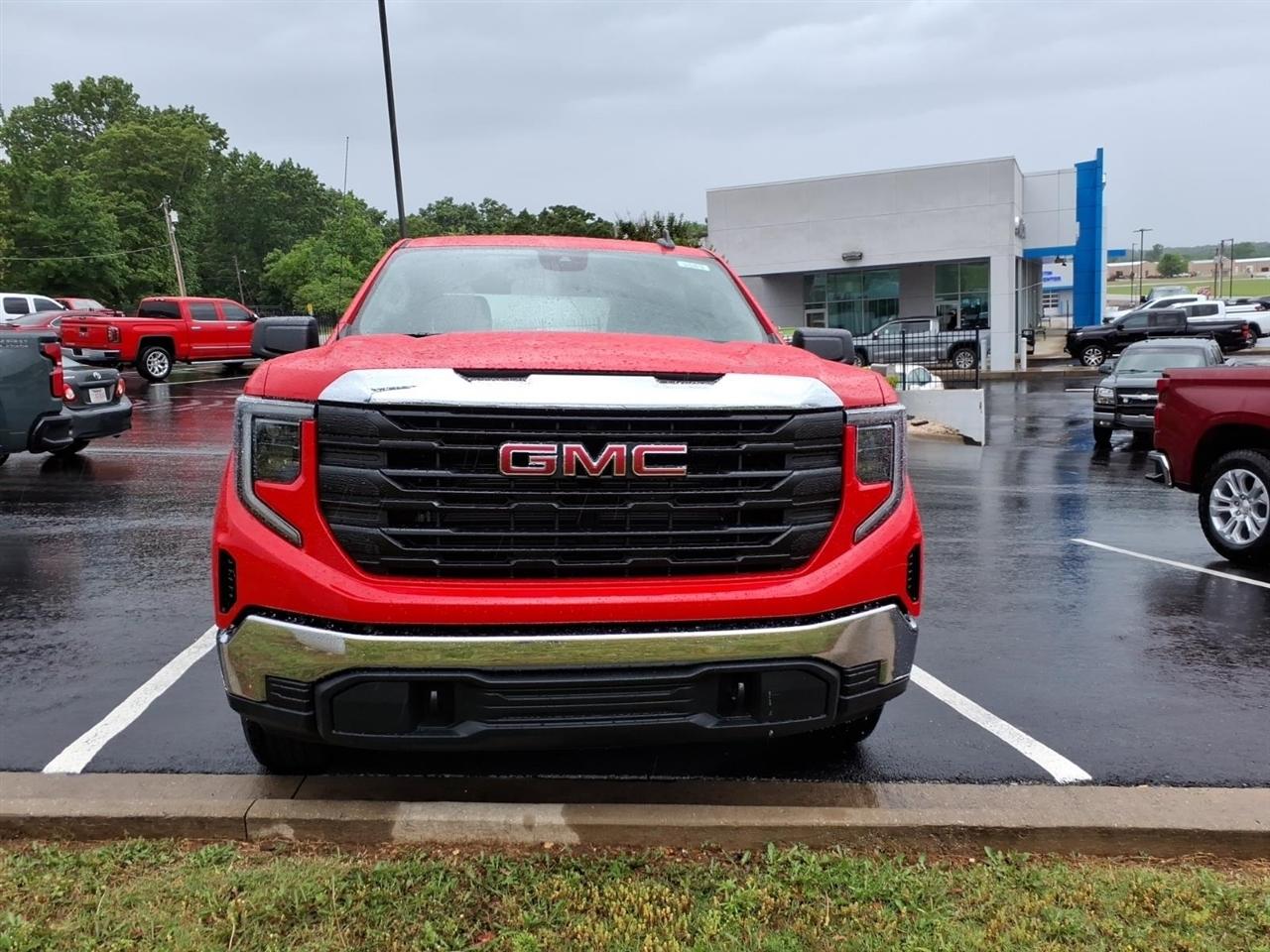 GMC Sierra 1500 4WD Crew Cab 147" Pro 2026