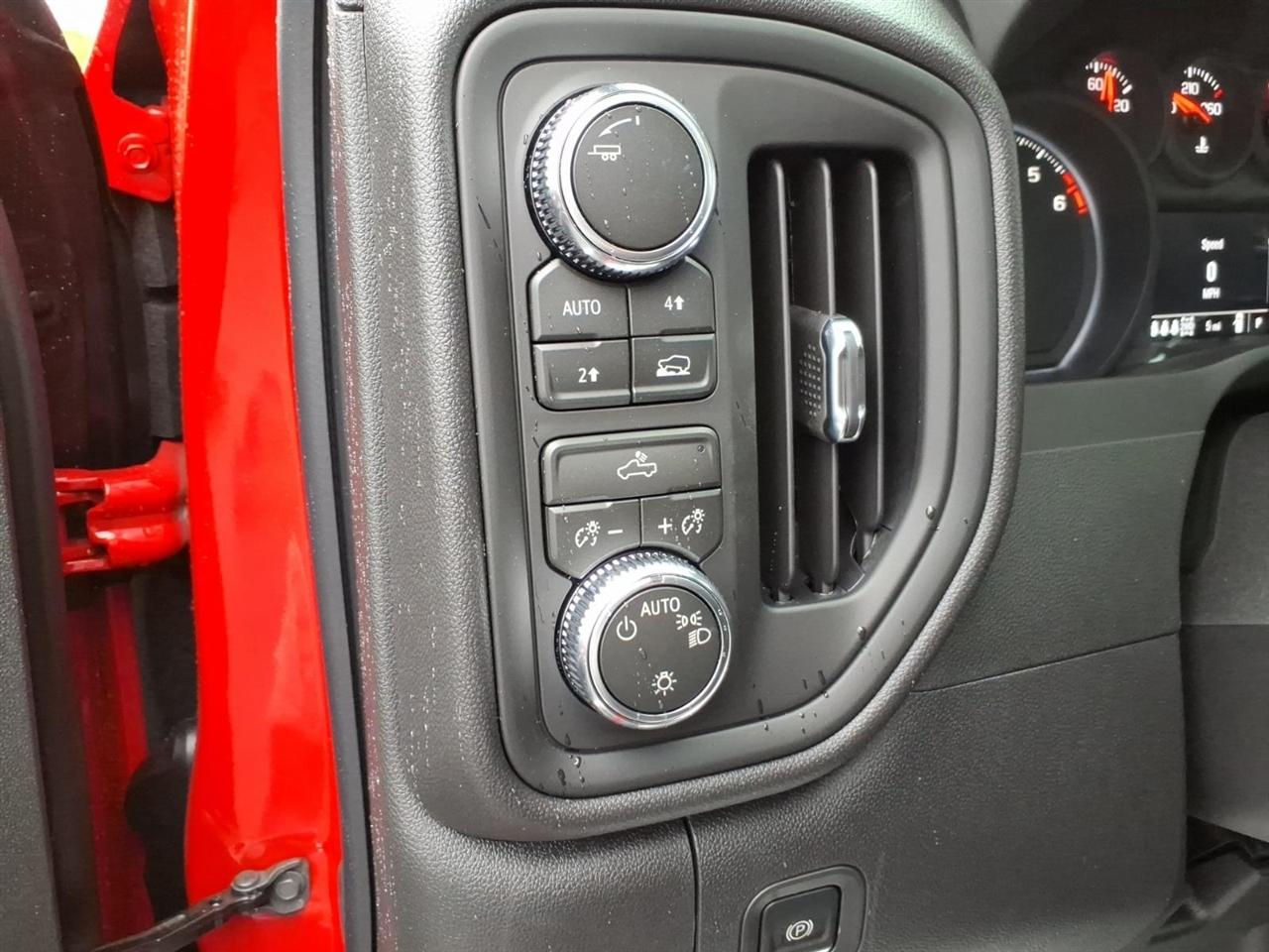 GMC Sierra 1500 4WD Crew Cab 147" Pro 2026