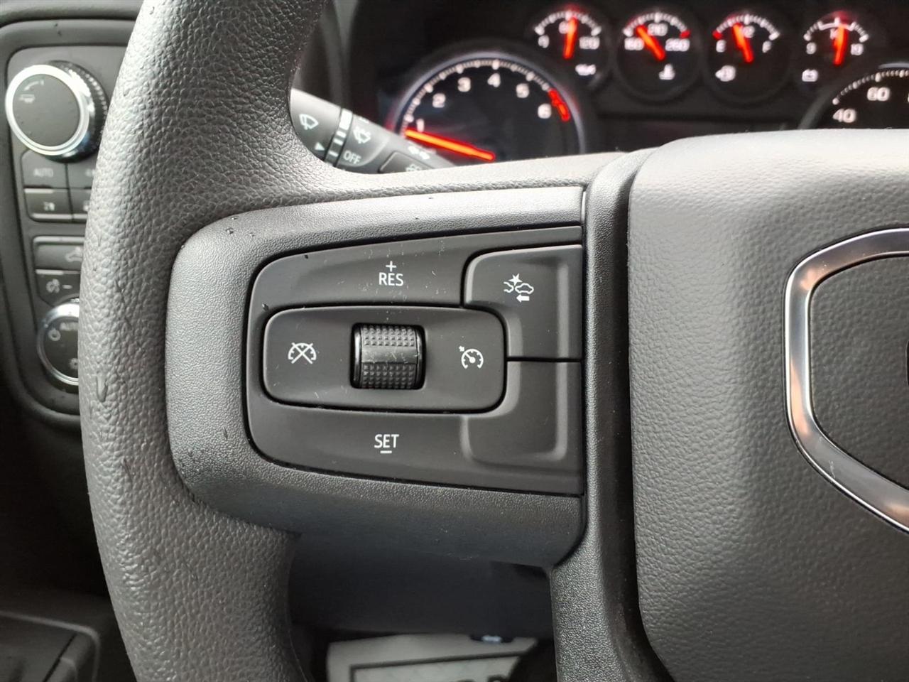 GMC Sierra 1500 4WD Crew Cab 147" Pro 2026