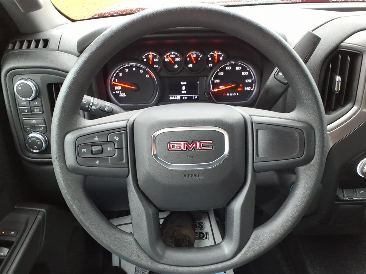GMC Sierra 1500 4WD Crew Cab 147" Pro 2026