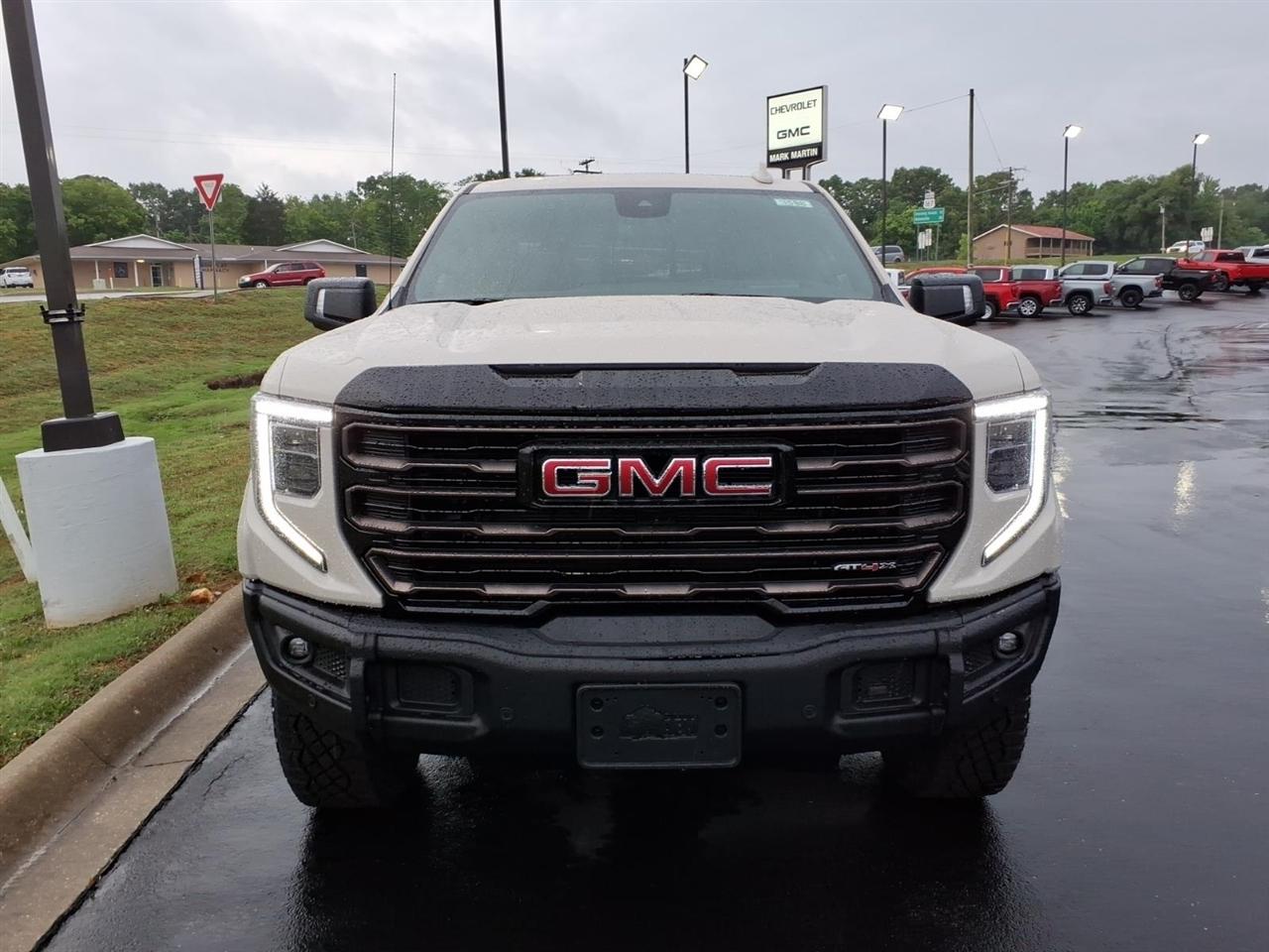 GMC Sierra 1500 4WD Crew Cab 147" AT4X 2026
