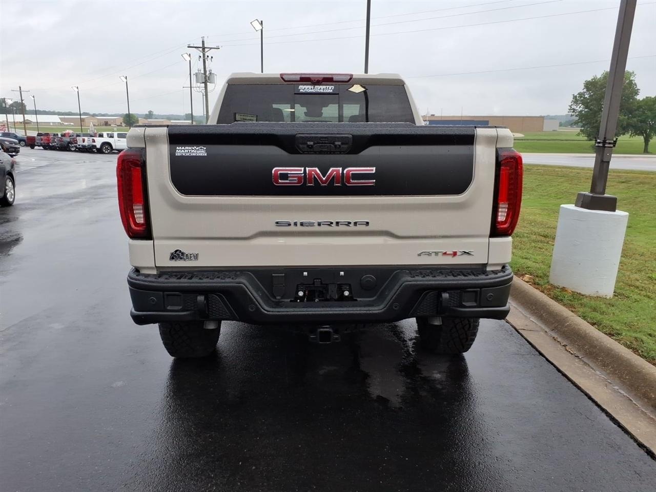 GMC Sierra 1500 4WD Crew Cab 147" AT4X 2026