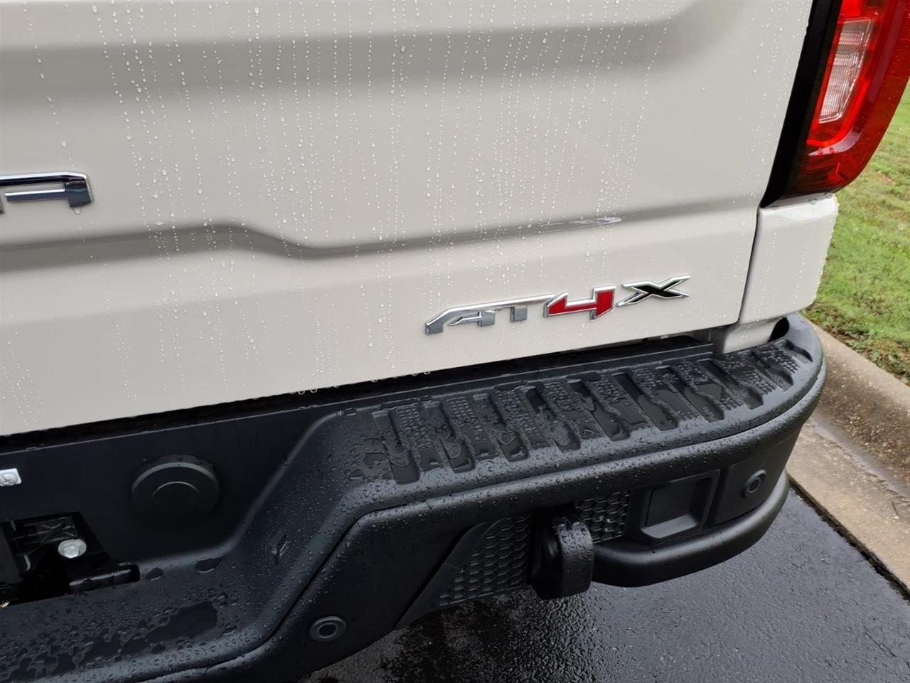 GMC Sierra 1500 4WD Crew Cab 147" AT4X 2026