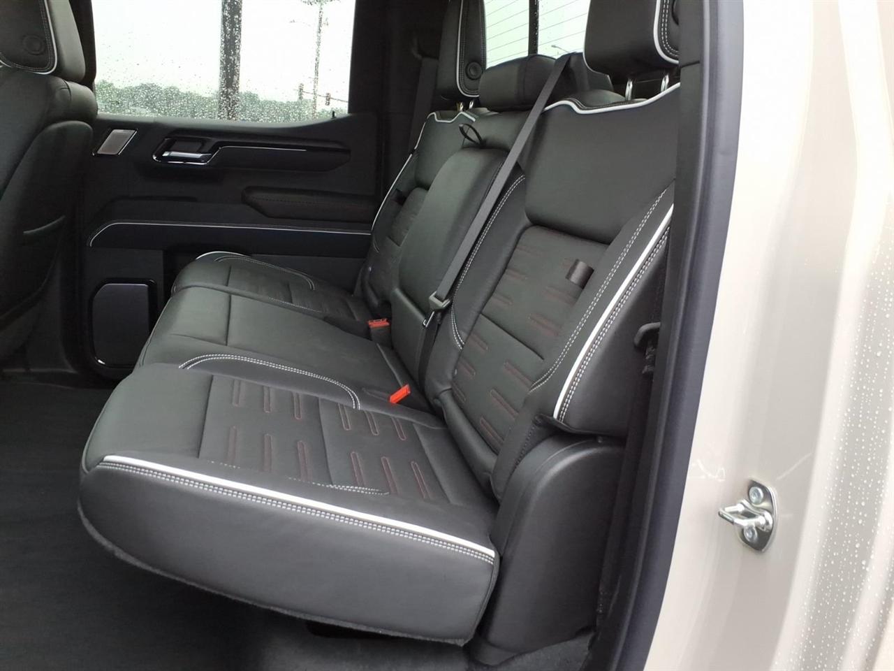 GMC Sierra 1500 4WD Crew Cab 147" AT4X 2026