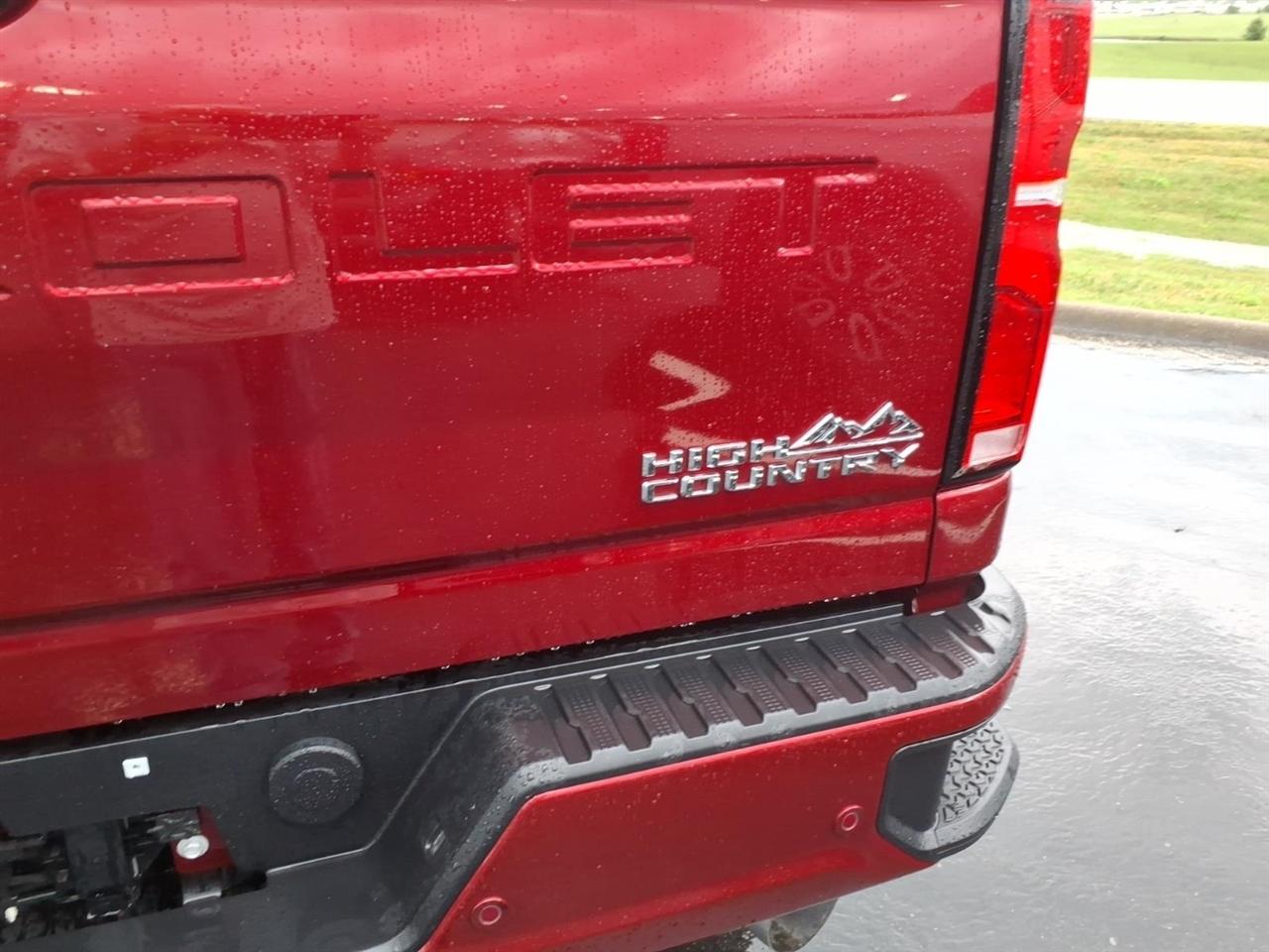 Chevrolet Silverado 2500HD 4WD Crew Cab 159" High Country 2024