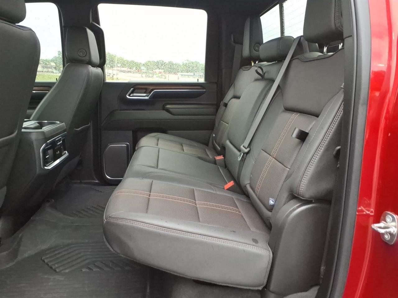 Chevrolet Silverado 2500HD 4WD Crew Cab 159" High Country 2024