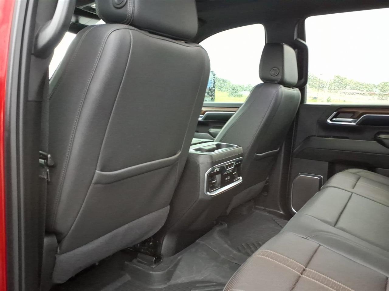 Chevrolet Silverado 2500HD 4WD Crew Cab 159" High Country 2024