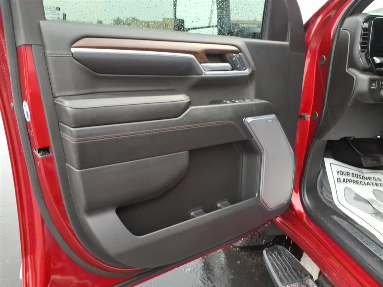 Chevrolet Silverado 2500HD 4WD Crew Cab 159" High Country 2024