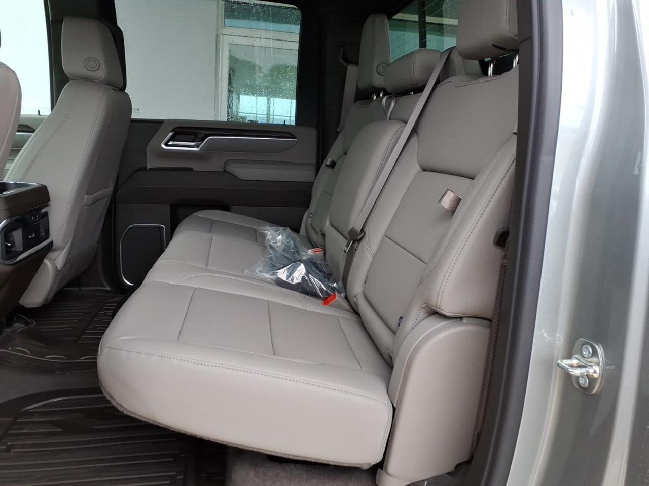 GMC Sierra 2500HD 4WD Crew Cab 159" SLT 2026