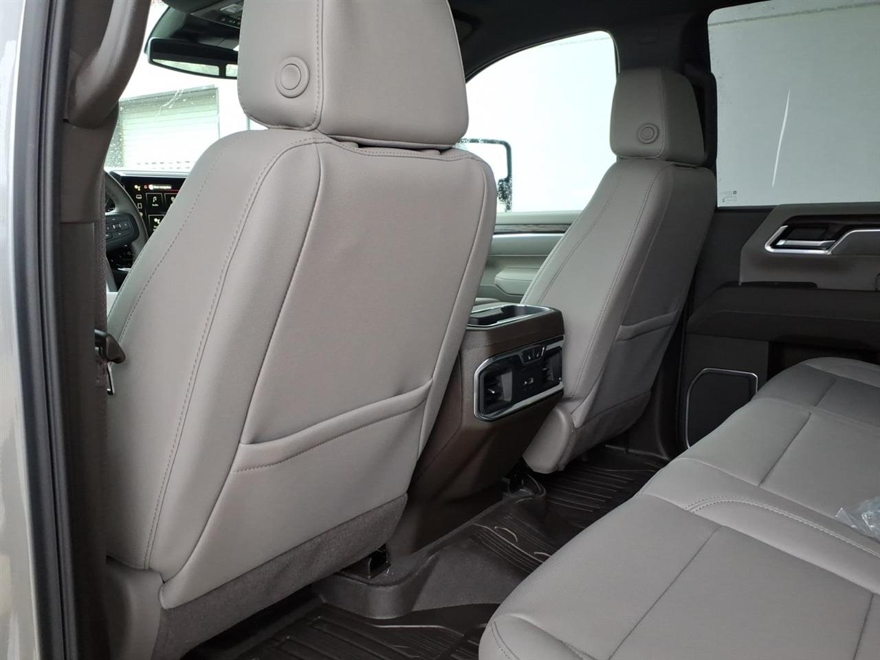 GMC Sierra 2500HD 4WD Crew Cab 159" SLT 2026