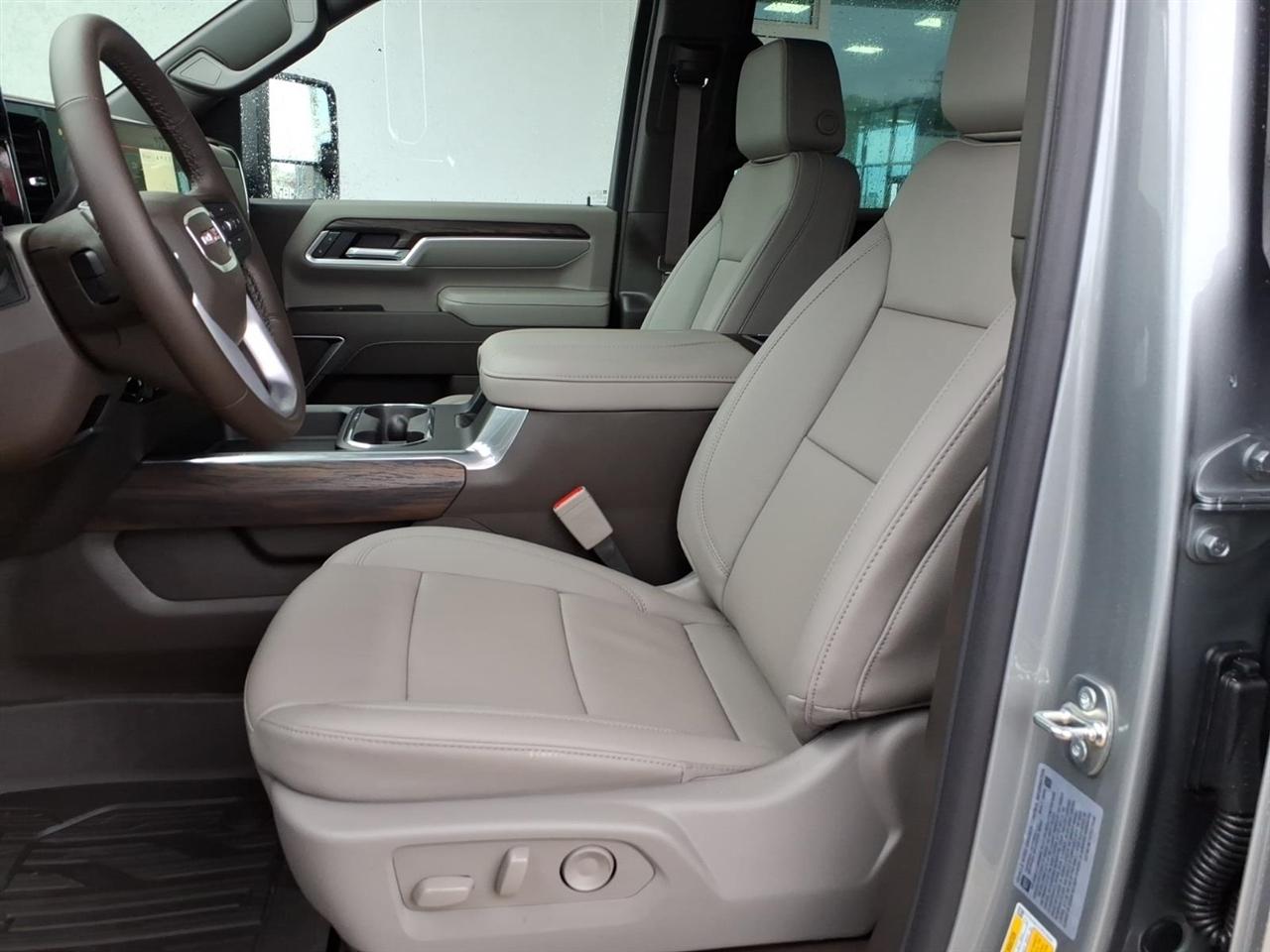 GMC Sierra 2500HD 4WD Crew Cab 159" SLT 2026