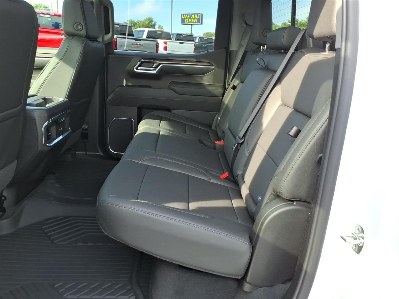 Chevrolet Silverado 1500 4WD Crew Cab 147" LTZ 2026