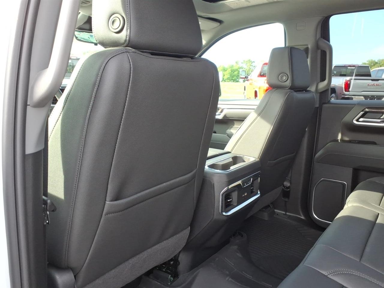 Chevrolet Silverado 1500 4WD Crew Cab 147" LTZ 2026