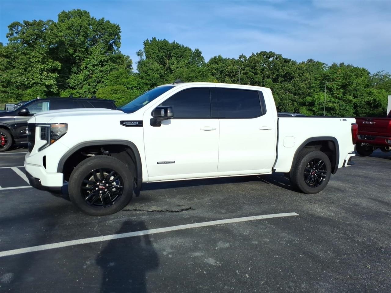 GMC Sierra 1500 4WD Crew Cab 147" Elevation w/3SB 2024