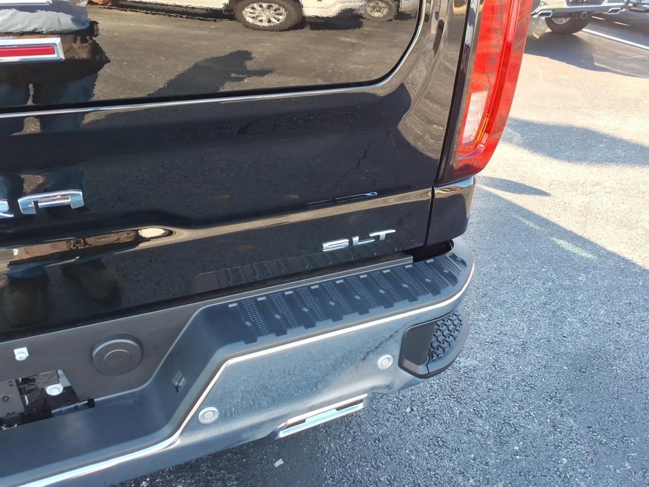 GMC Sierra 1500 4WD Crew Cab 147" SLT 2026