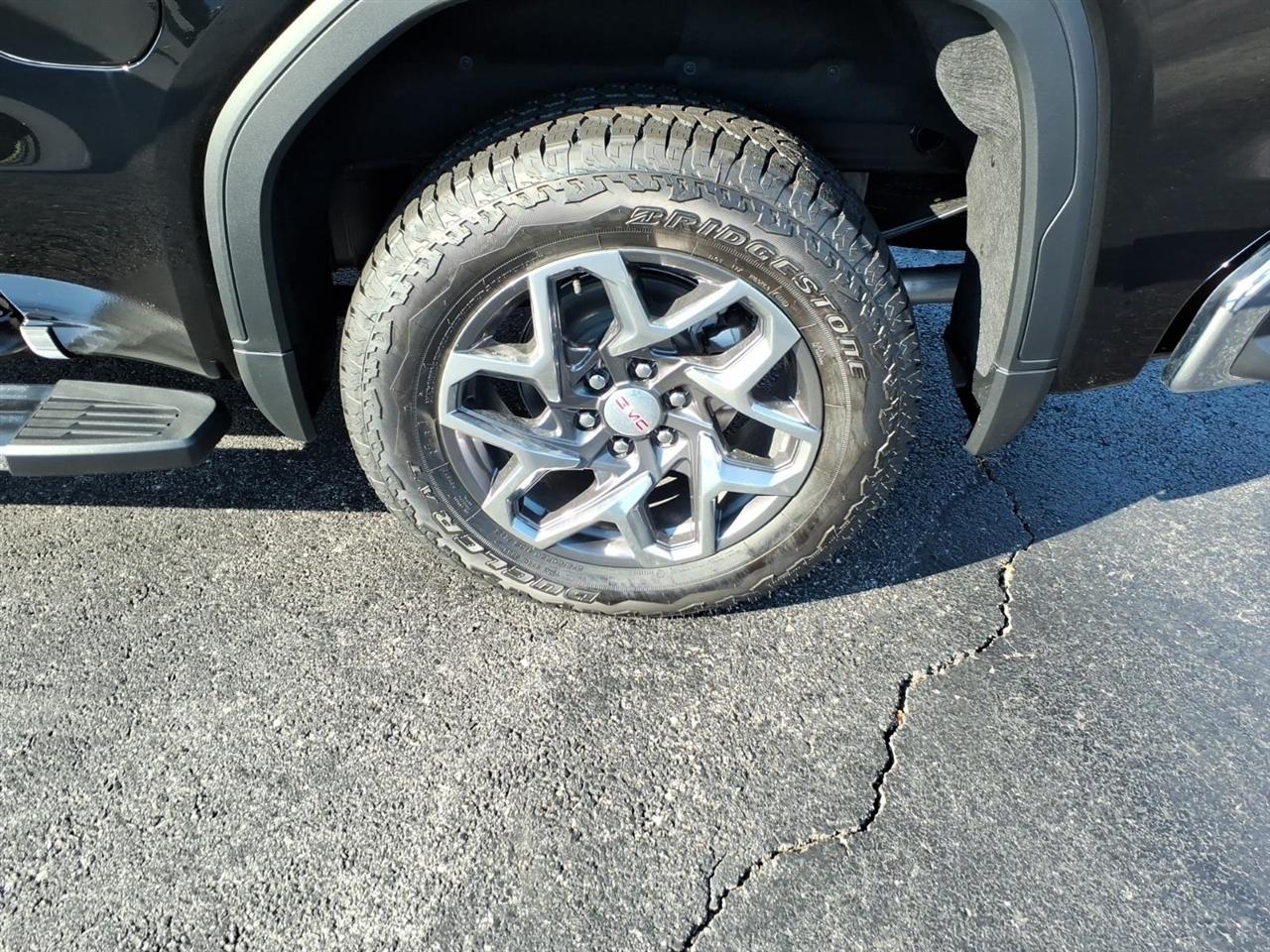 GMC Sierra 1500 4WD Crew Cab 147" SLT 2026