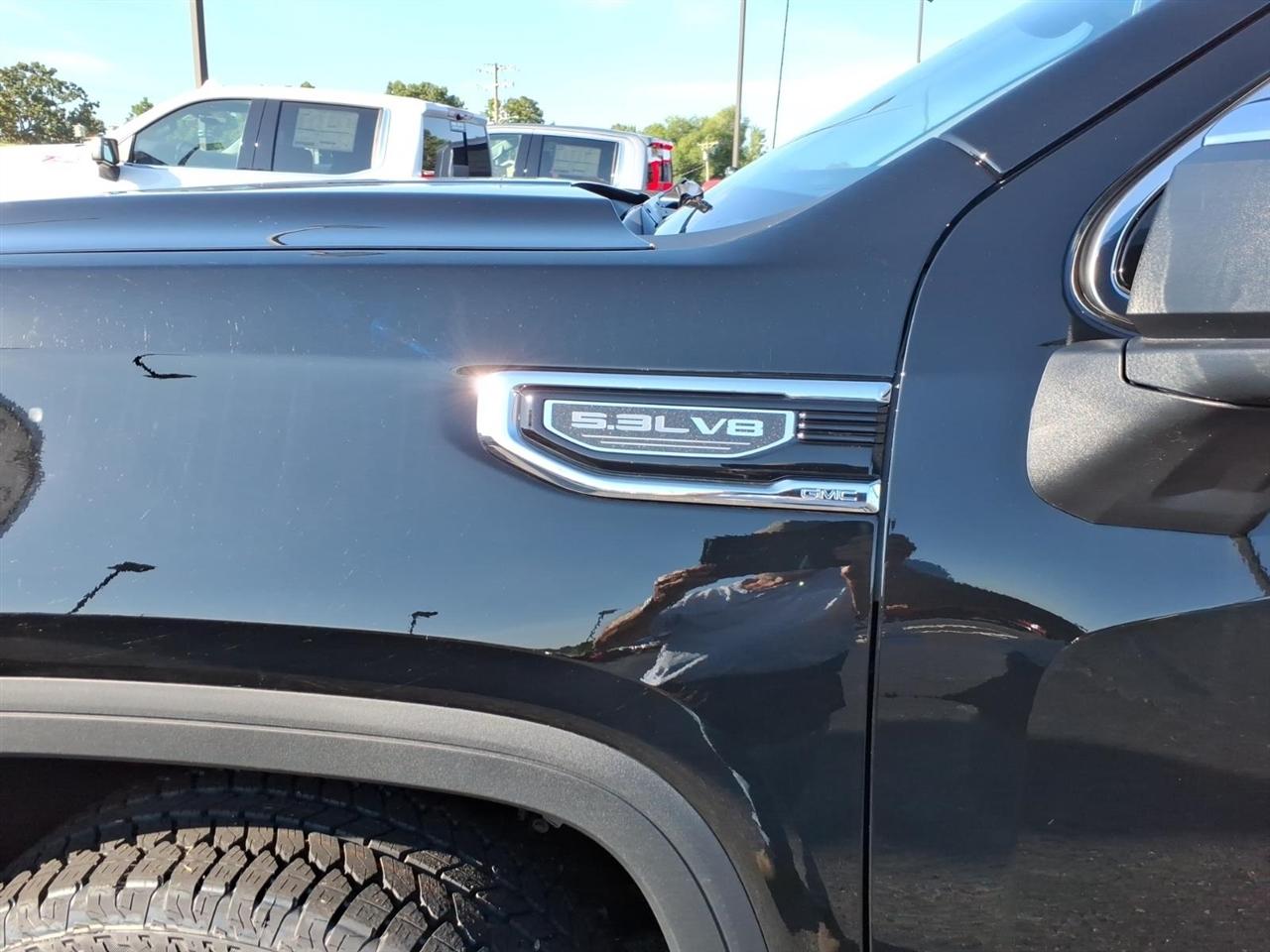 GMC Sierra 1500 4WD Crew Cab 147" SLT 2026