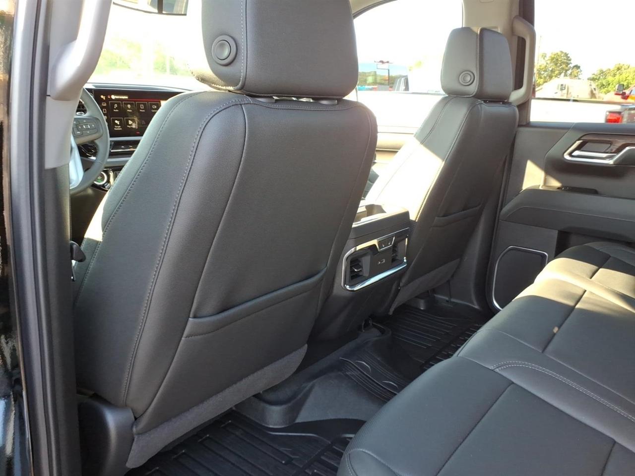 GMC Sierra 1500 4WD Crew Cab 147" SLT 2026