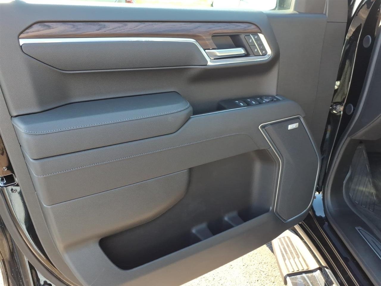 GMC Sierra 1500 4WD Crew Cab 147" SLT 2026
