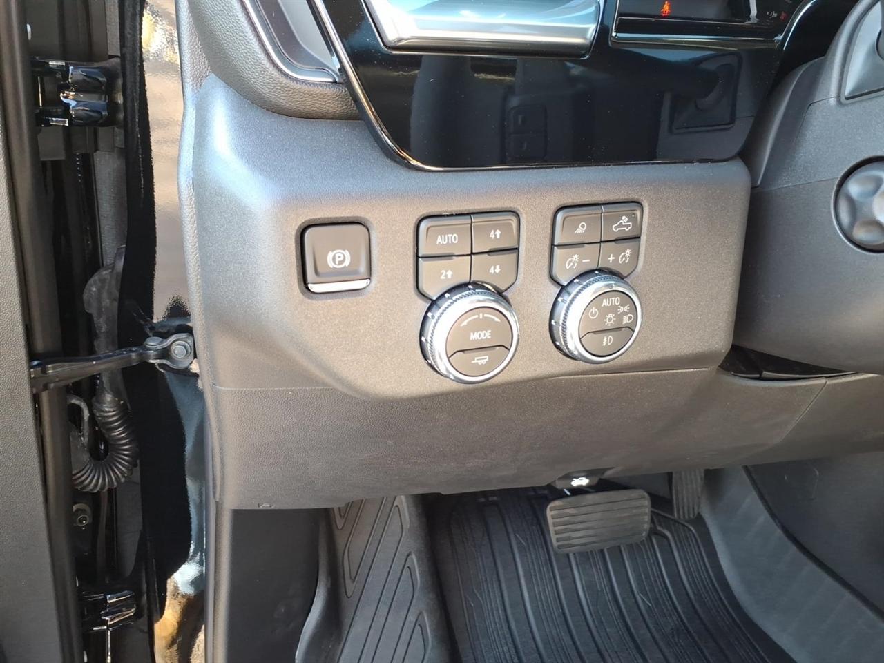 GMC Sierra 1500 4WD Crew Cab 147" SLT 2026