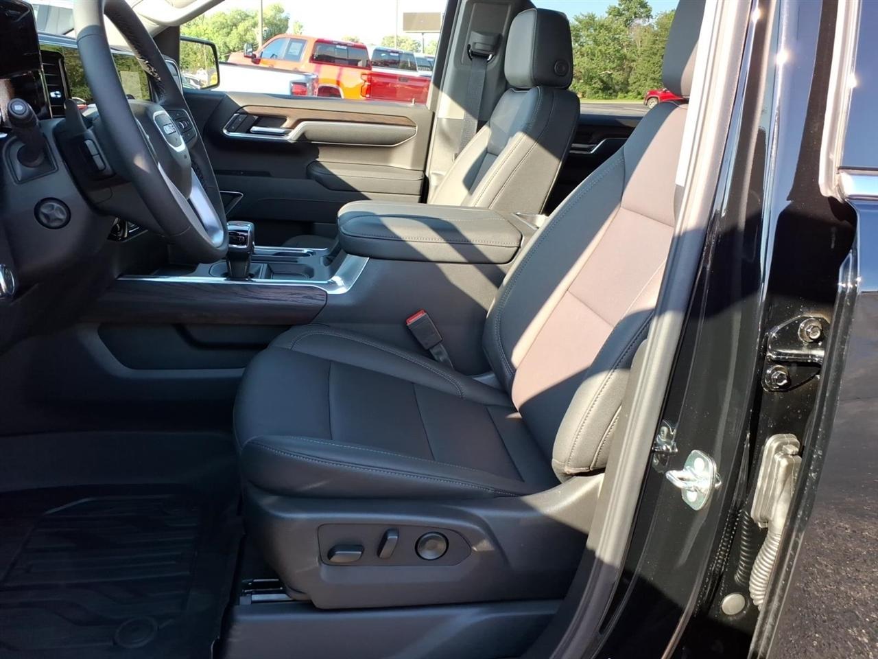 GMC Sierra 1500 4WD Crew Cab 147" SLT 2026
