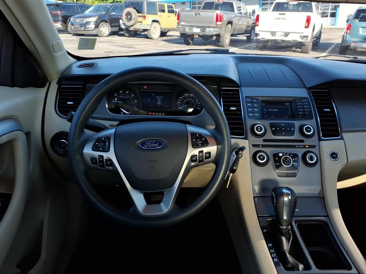 Ford Taurus 4dr Sdn SE FWD 2016