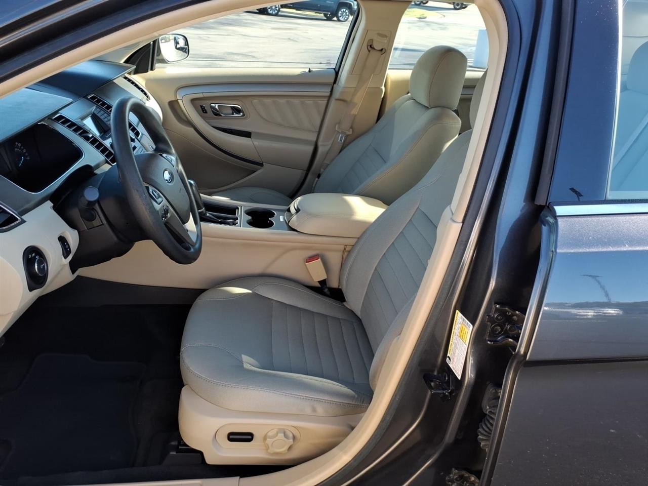 Ford Taurus 4dr Sdn SE FWD 2016