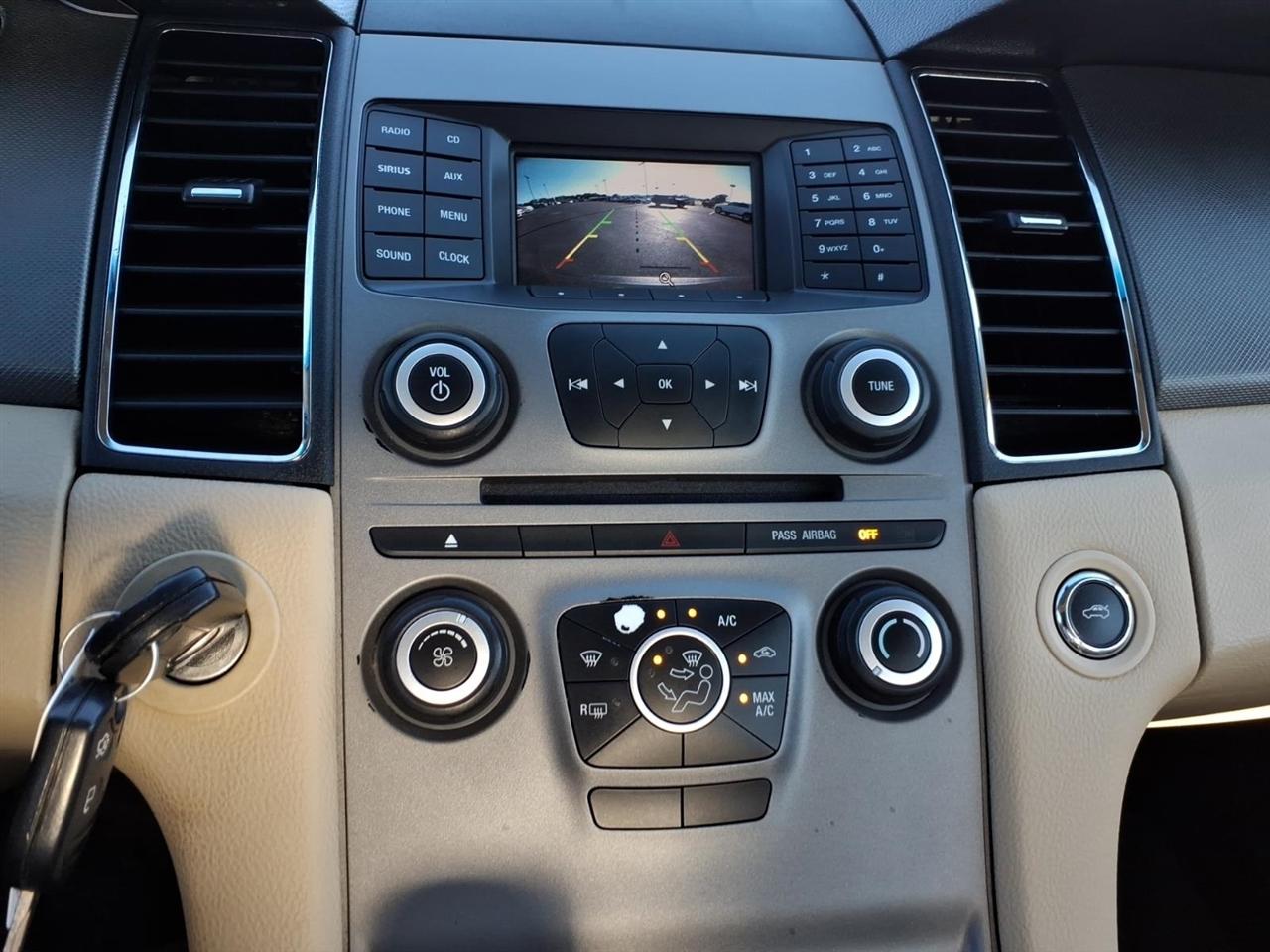 Ford Taurus 4dr Sdn SE FWD 2016