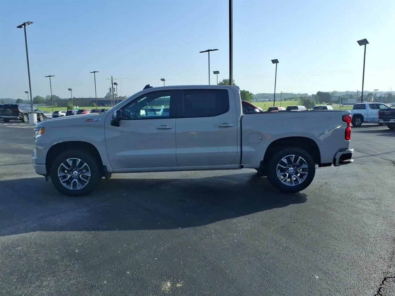 Chevrolet Silverado 1500 4WD Crew Cab 147" RST 2026