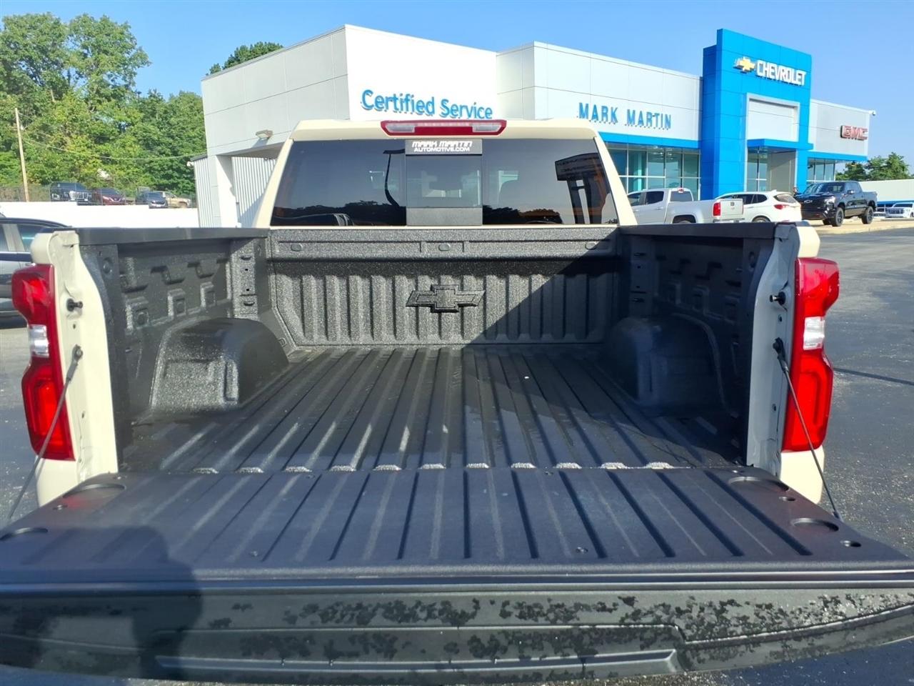 Chevrolet Silverado 1500 4WD Crew Cab 147" RST 2026