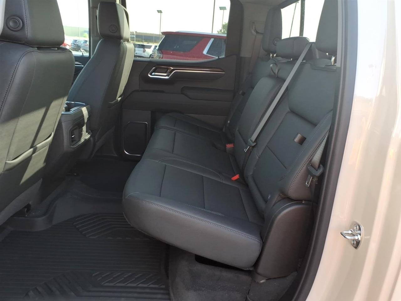 Chevrolet Silverado 1500 4WD Crew Cab 147" RST 2026