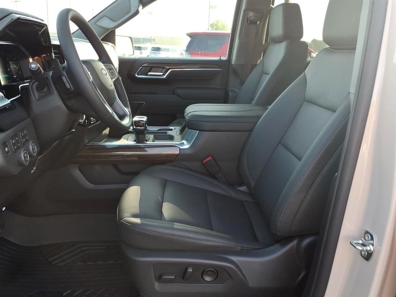 Chevrolet Silverado 1500 4WD Crew Cab 147" RST 2026